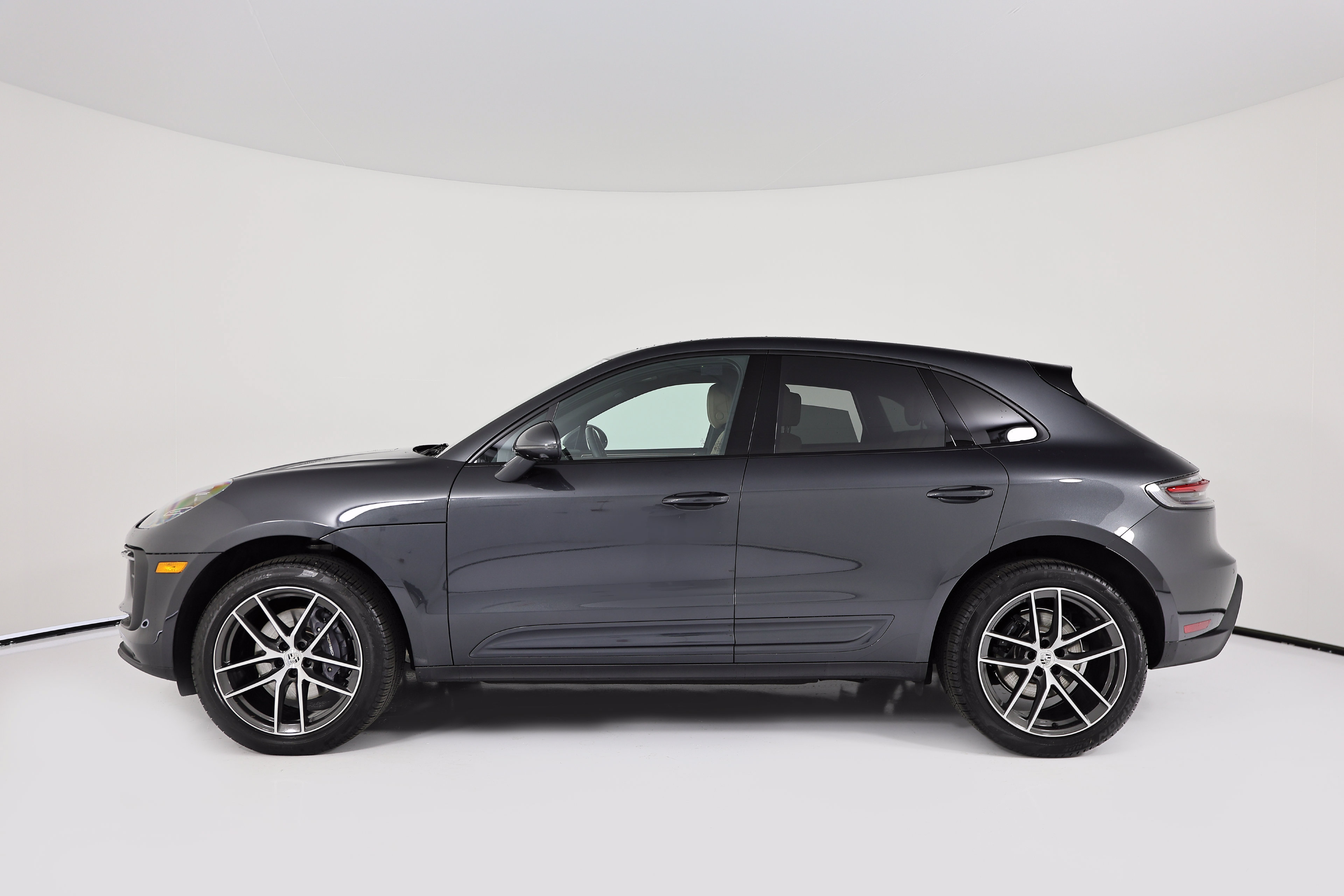 Certified 2026 Porsche Macan AWD/4WD image 2