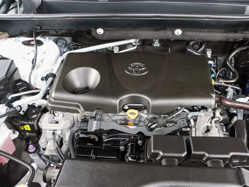 Used 2020 Toyota RAV4 LE FWD image 29