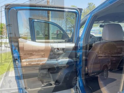 Used 2016 Toyota Tacoma Limited w/ Towing Package image 39