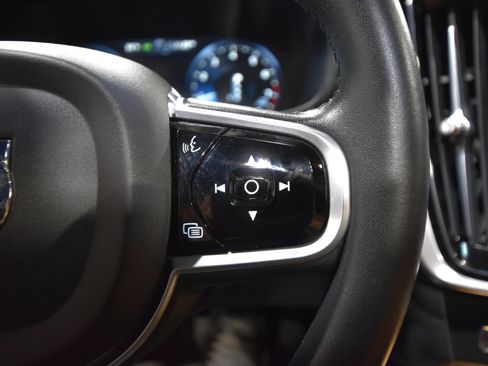 Used 2017 Volvo S90 T6 Momentum w/ Vision Package image 20