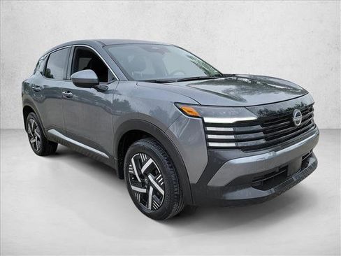 Used 2025 Nissan Kicks SV w/ Illumination Package FWD image 3