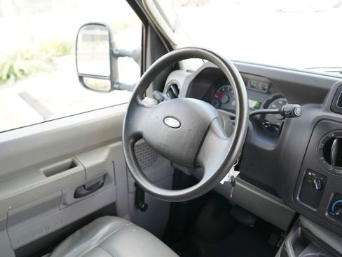 Used 2013 Ford E-150 and Econoline 150 image 13