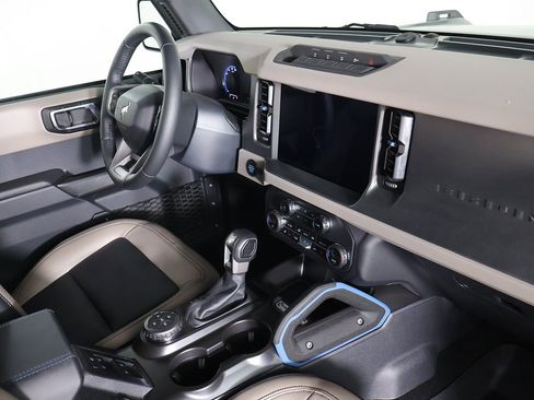 Used 2024 Ford Bronco Wildtrak image 27