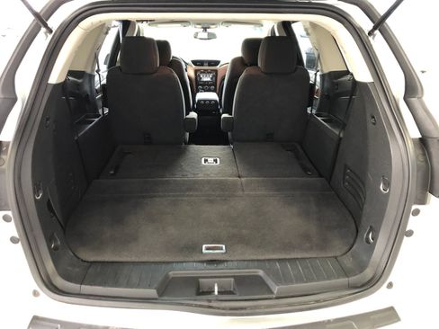 Used 2017 Chevrolet Traverse LT w/ Style and Technology Package image 9