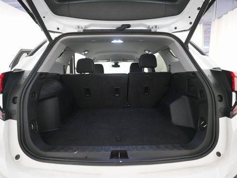 Used 2023 GMC Terrain SLE w/ Driver Convenience Package image 10