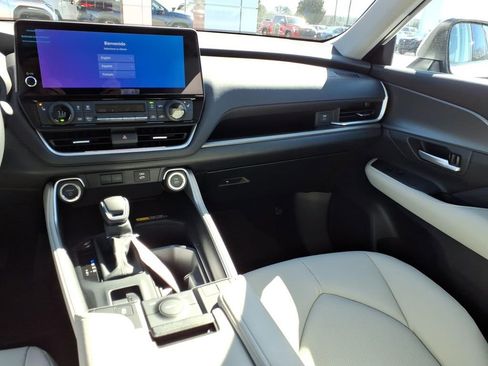 New 2026 Toyota Grand Highlander XLE image 9