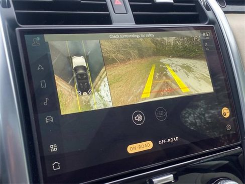 Used 2021 Land Rover Discovery S image 25