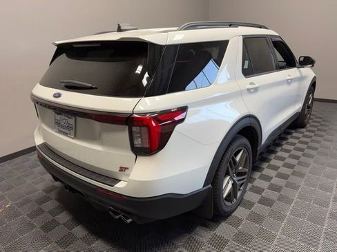Used 2025 Ford Explorer ST AWD/4WD image 8