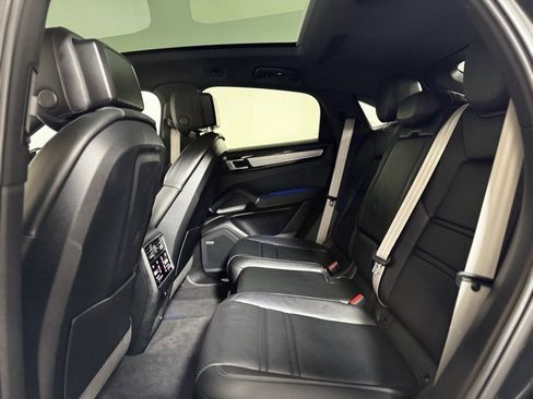 Used 2023 Porsche Cayenne Platinum Edition w/ Towing Package w/o Tow Ball image 21