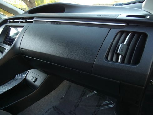 Used 2015 Toyota Prius Four image 30