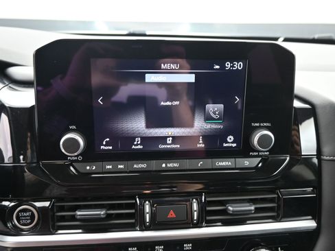 Used 2024 Nissan Pathfinder SV FWD image 15