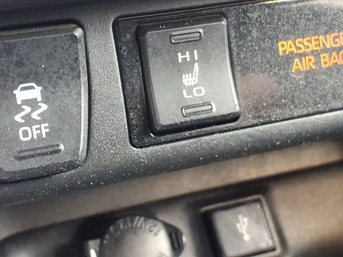 Used 2021 Toyota RAV4 XLE w/ XLE Grade Weather Package image 9