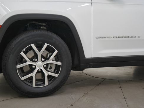 Used 2024 Jeep Grand Cherokee L Limited AWD/4WD image 31