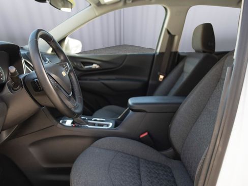 Used 2024 Chevrolet Equinox LT image 2