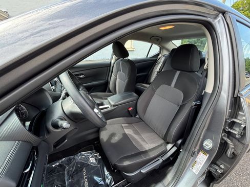 Used 2025 Nissan Sentra SV FWD image 30