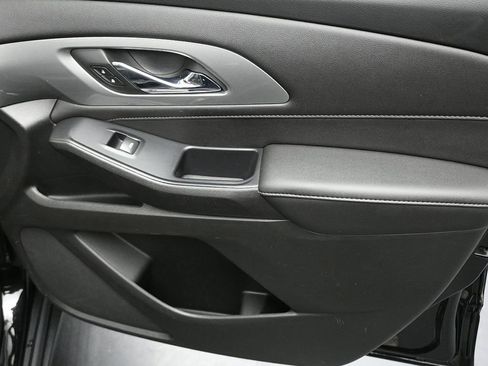 Used 2022 Chevrolet Traverse LT image 34