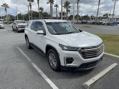 Certified 2022 Chevrolet Traverse LT FWD image 3