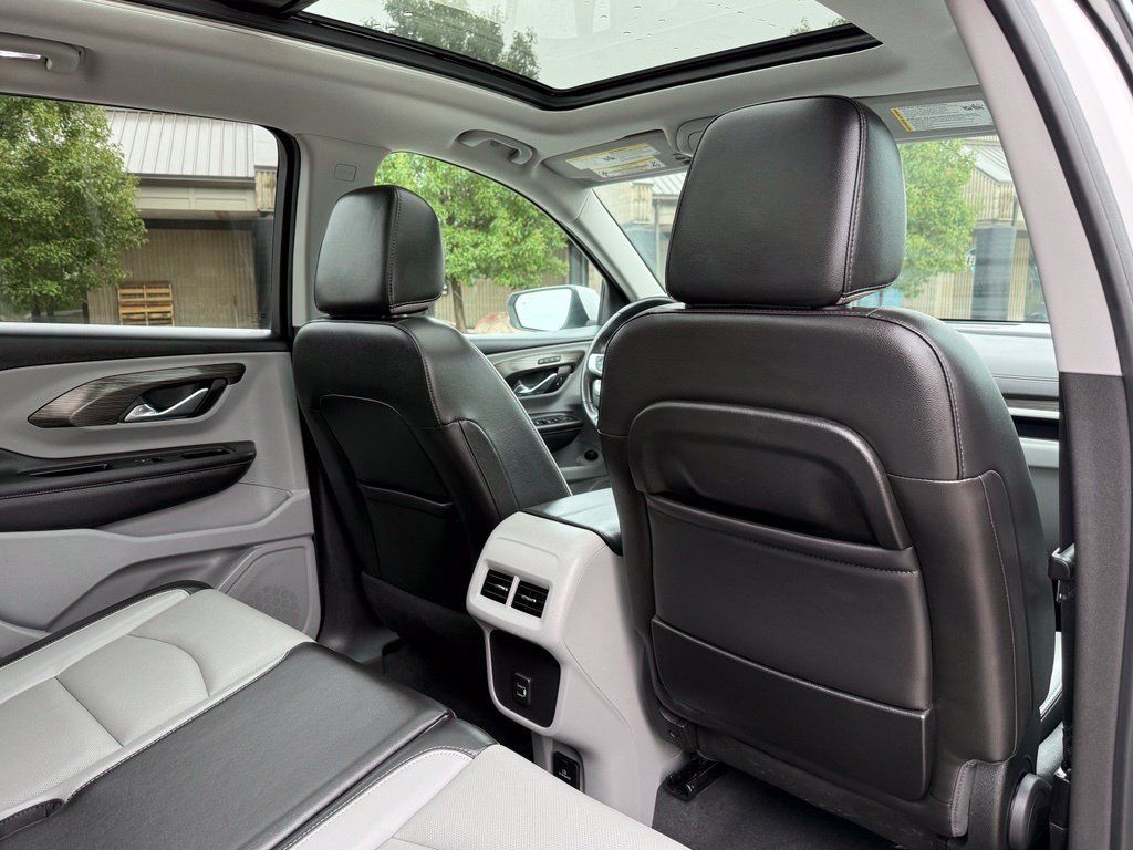 Used 2022 GMC Terrain SLT w/ Infotainment Package II AWD/4WD image 17