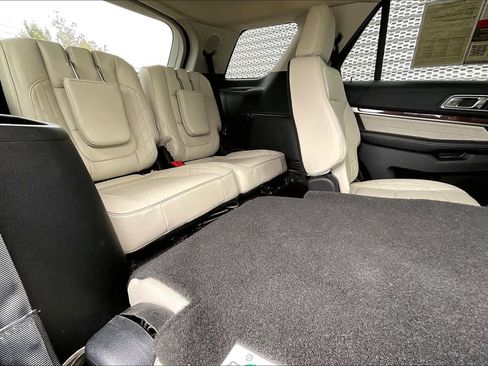Used 2017 Ford Explorer Platinum image 15