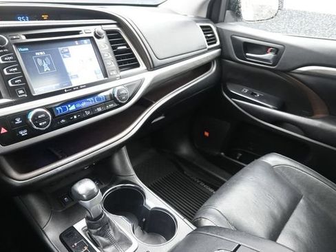Used 2019 Toyota Highlander Limited AWD/4WD image 31