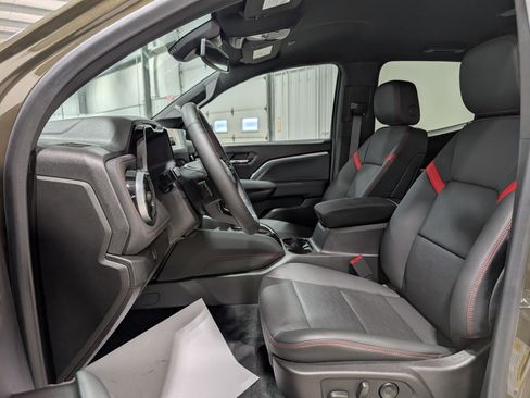 Used 2024 Chevrolet Colorado Z71 w/ Z71 Convenience Package 2 image 15