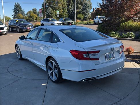 Used 2018 Honda Accord Touring image 4