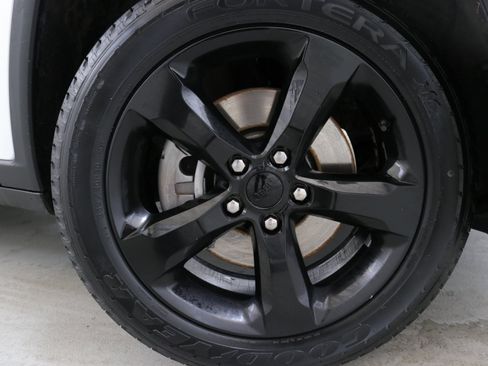 Used 2021 Jeep Grand Cherokee L Laredo image 29