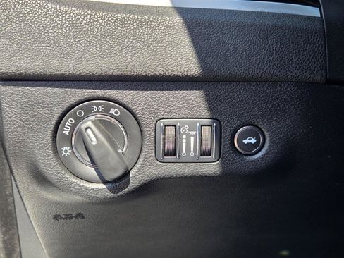 Used 2023 Chrysler 300 Touring RWD image 18