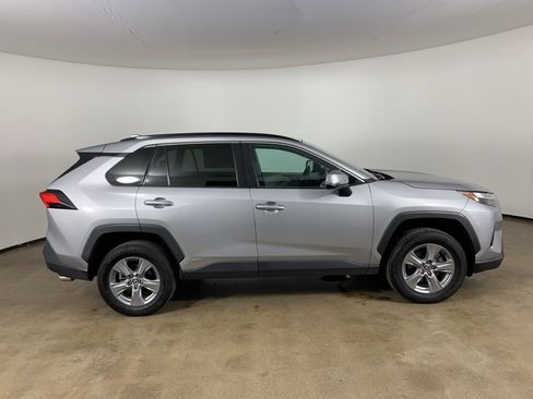 Used 2022 Toyota RAV4 XLE w/ Convenience Package image 7