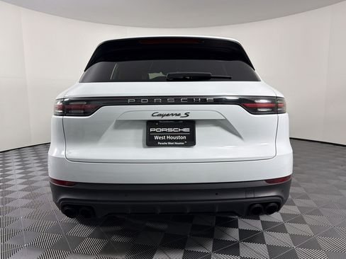 Certified 2022 Porsche Cayenne S AWD/4WD image 10