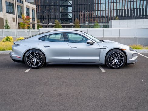 Certified 2025 Porsche Taycan AWD/4WD image 8