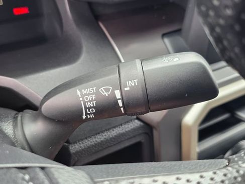 Used 2025 Toyota Tacoma SR5 AWD/4WD image 32