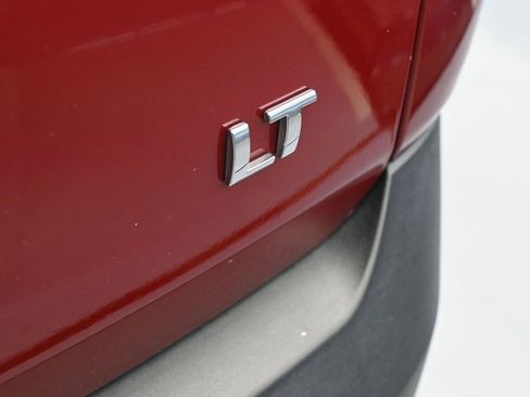 Used 2018 Chevrolet Traverse LT image 38