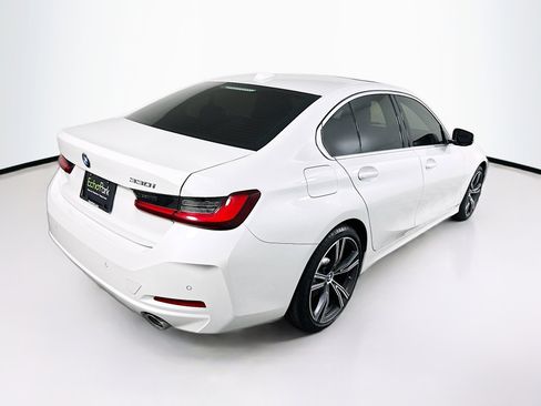 Used 2024 BMW 330i Sedan w/ Premium Package image 9