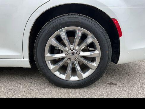 Used 2021 Chrysler 300 Touring L AWD/4WD image 15