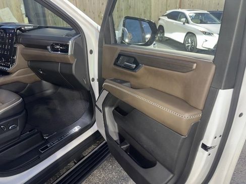 Used 2025 GMC Yukon XL Denali Ultimate image 13