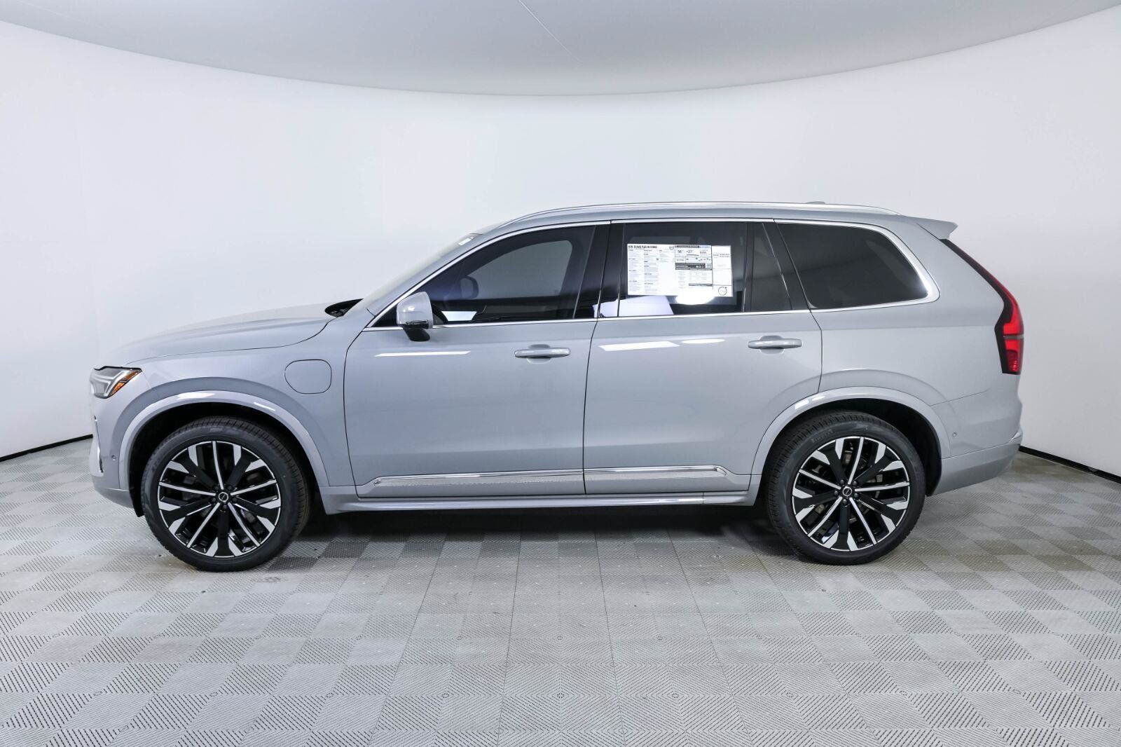 New 2026 Volvo XC90 T8 Plus w/ Protection Package Premier AWD/4WD image 2