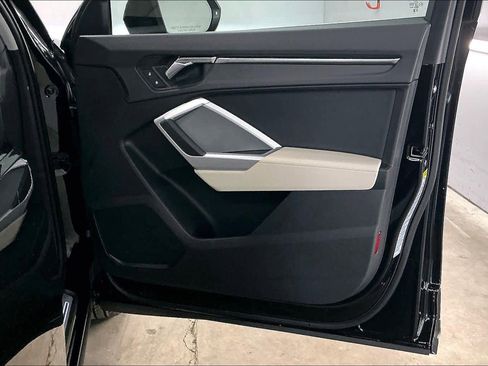 Certified 2025 Audi Q3 2.0T Premium w/ Convenience Package image 27