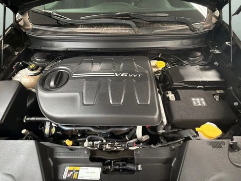 Used 2018 Jeep Cherokee Latitude Plus w/ Trailer Tow Group AWD/4WD image 23