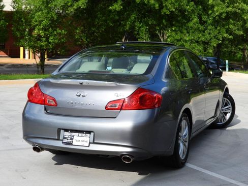 Used 2015 INFINITI Q40 w/ Moonroof Package RWD image 8