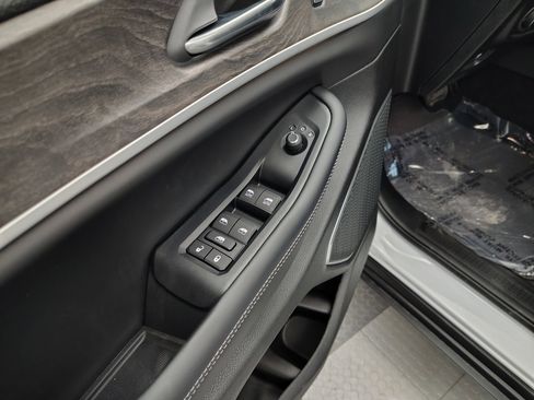 New 2026 Jeep Grand Cherokee L Limited w/ Limited Altitude Package AWD/4WD image 18