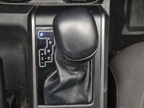 Used 2018 Toyota Tacoma TRD Off-Road AWD/4WD image 5