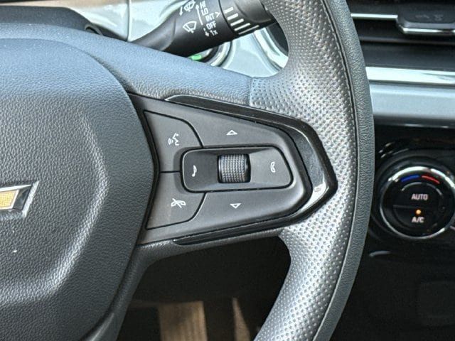 Used 2026 Chevrolet Trax LT FWD image 14