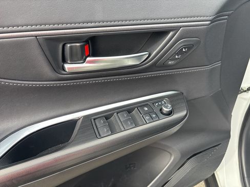 Used 2024 Toyota Venza Limited image 38