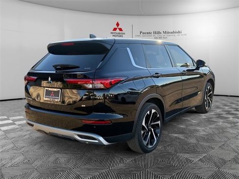 Used 2022 Mitsubishi Outlander SE image 5