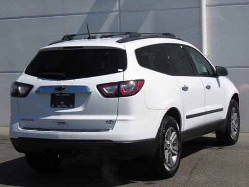 Used 2017 Chevrolet Traverse LS FWD image 6