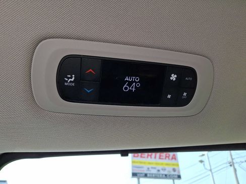 Certified 2024 Chrysler Pacifica Touring-L FWD image 12