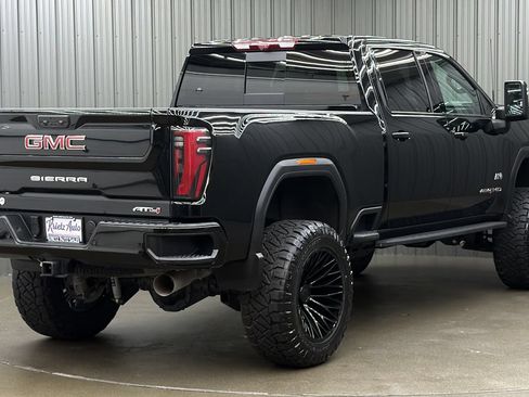 Used 2025 GMC Sierra 2500 AT4 w/ AT4 Premium Plus Package AWD/4WD image 5