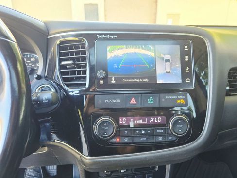 Used 2018 Mitsubishi Outlander SEL image 18