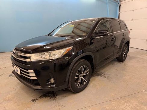 Used 2018 Toyota Highlander Plus w/ Carpet Mat Package (TMS) image 1